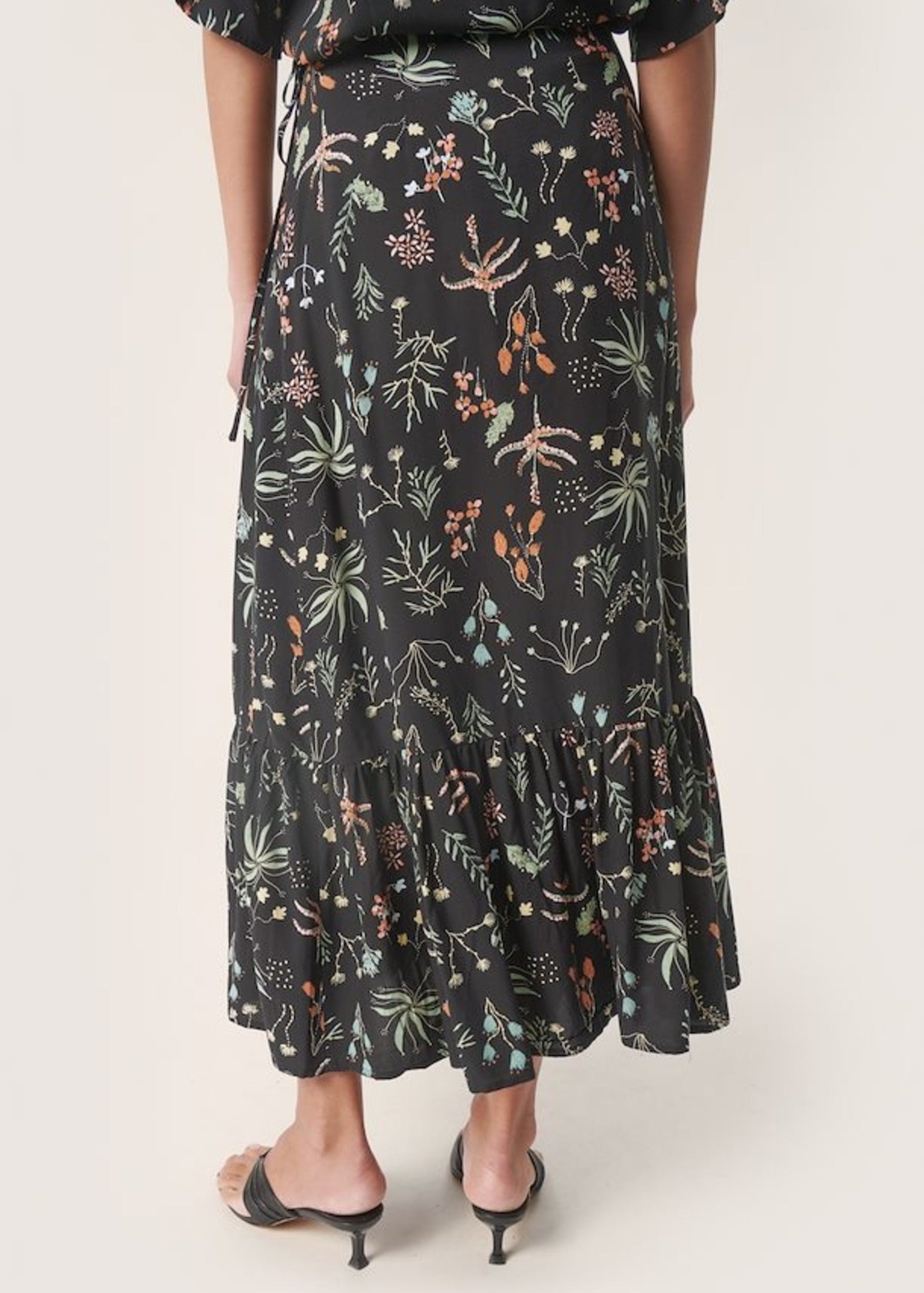 SOAKED IN LUXURY - Violetta Skirt l Black Botanical